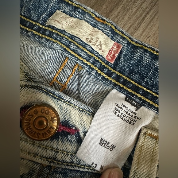 Super Low Boot Cut Levi’s Jeans Vintage in Size 13 - Picture 3 of 3